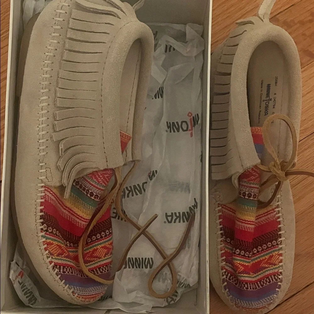 Minnetonka Suede Fringe Moccasin Booties - Kids Size 4 (Fits Women's 5.5-6)